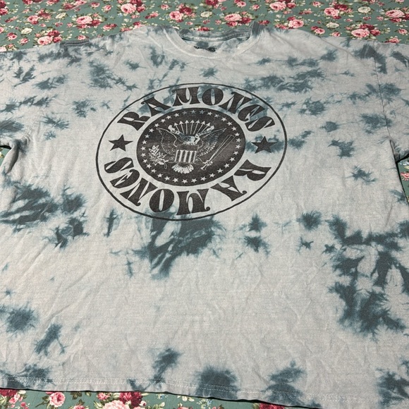 RAMONES! Blue tie dye T-shirt, vintage Retro Rock & Roll. M_fits Large. Unique💫 - Picture 3 of 6